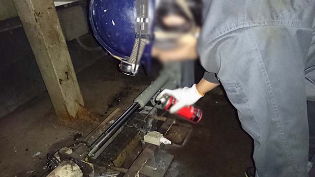 旋回・浮上装置